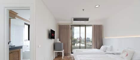 Desk, iron/ironing board, WiFi, bed sheets