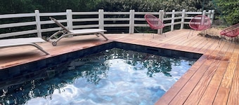 Havre de paix en pleine nature avec piscine chauffée – Vallée de la Sioule