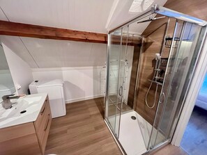 Shower, hair dryer, towels, toilet paper