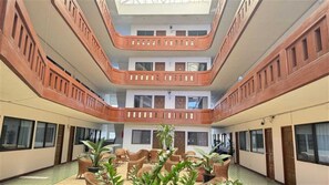 Lobby sitting area - Collection O Night Bazaar Chiangmai (Chiang Mai)