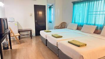 Superior Triple Room | Premium bedding, desk, free WiFi, bed sheets