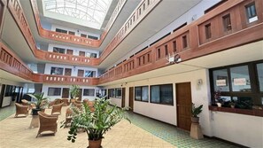 Lobby sitting area - Collection O Night Bazaar Chiangmai (Chiang Mai)