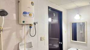 Standard Twin Room | Bathroom - Collection O Night Bazaar Chiangmai (Chiang Mai)