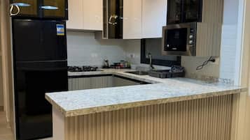 Premium Suite, Park View, Garden Area | Private kitchen