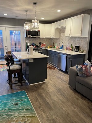 Private kitchen - The tranquil bungalow at the Dugan Lagoon. An oasis in Kansas City! Who Knew! (Shawnee)