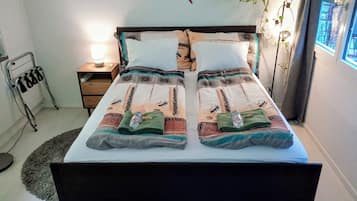 1 habitación, tabla de planchar con plancha, wifi y ropa de cama