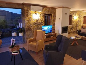 32-inch LED TV with cable channels - Casa de Ferrapilhe (Paranhos)