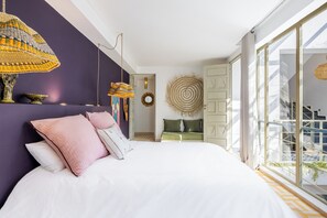 5 slaapkamers, een strijkplank/strijkijzer, internet, beddengoed