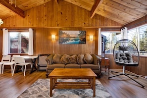 Cabin, nhiều giường, sân hiên, quang cảnh núi (2583) | Khu phòng khách