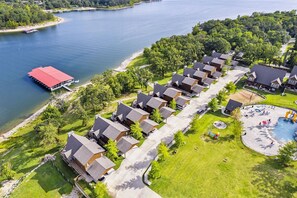Exterior - Spacious 3-bedroom condo near Attractions in Branson. Private boat dock & slip. (Branson)