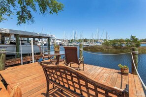 Marina - Bring the pup & boat! Historic 2 bedroom, 2.5 bath waterfront town-home w/dock. (Pensacola)
