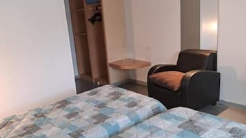 Chambre Classique avec lits jumeaux | Bureau, chambres insonorisées, fer et planche à repasser, Wi-Fi gratuit