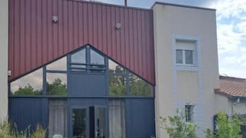 Chambre Triple | Restauration extérieure