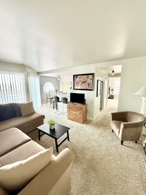 Smart TV - Escape to the Shore: Port Clinton Lakefront Condo, 1BR 1BA, walk to Jet Express (Port Clinton)
