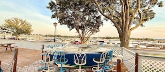 Escape to the Shore: Port Clinton Lakefront Condo, 1BR 1BA, walk to Jet Express