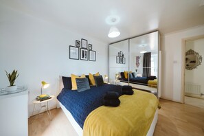 2 bedrooms, iron/ironing board, WiFi, bed sheets - Close to Excel Fantastic apartm/3bed/ free car-parking (London)