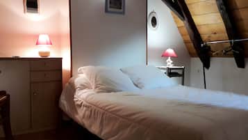 2 bedrooms, iron/ironing board