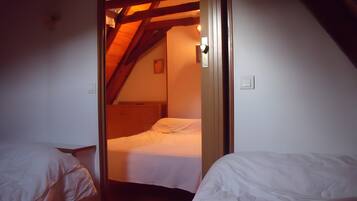 2 bedrooms, iron/ironing board