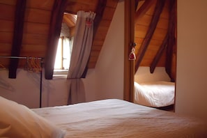 2 chambres, fer et planche Ă repasser