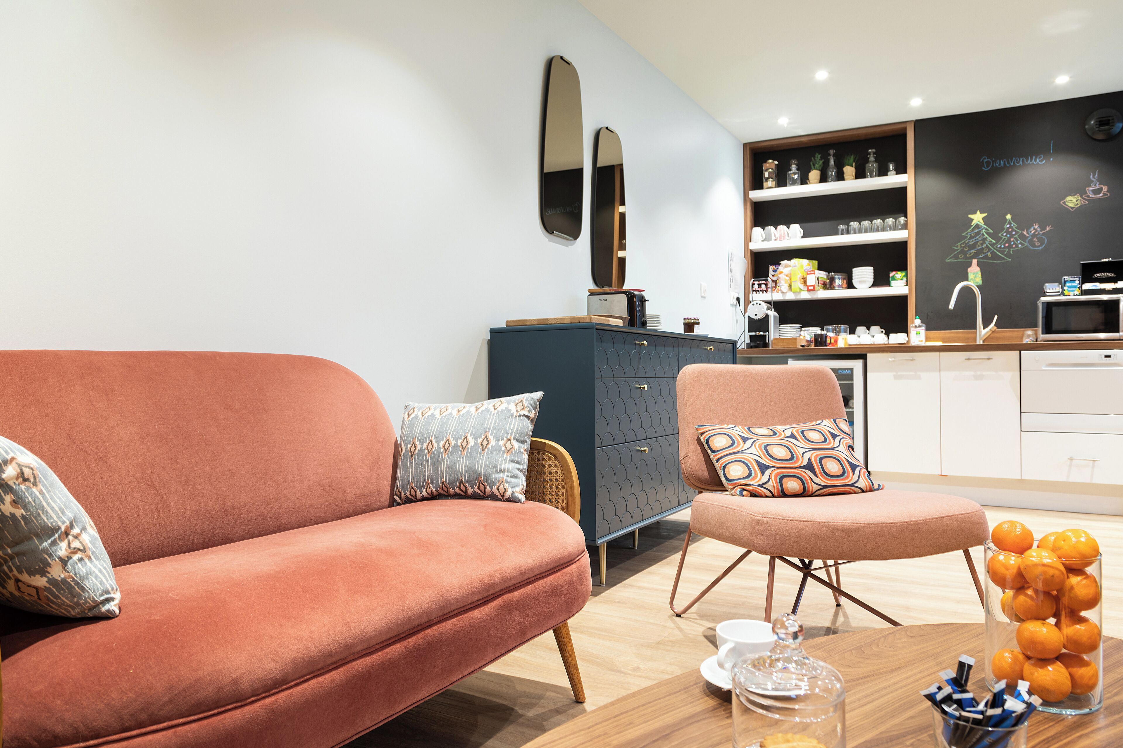 Se ofrece un desayuno bufé (9.5 EUR por persona)