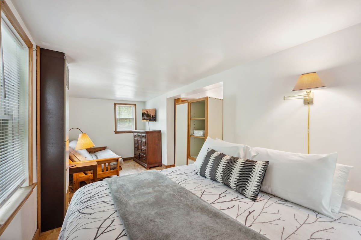 Cottage, 1 Queen Bed with Sofa bed, Pets allowed | Free WiFi