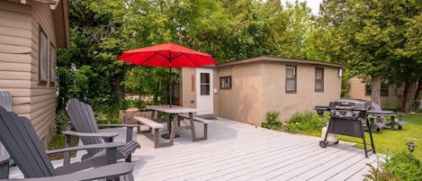 Cottage, 1 Queen Bed with Sofa bed, Pets Allowed | Outdoor dining