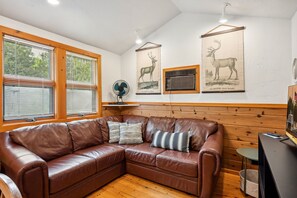 Traditional Cottage, 2 Bedrooms, Kitchen | Living area | 32-inch Smart TV with digital channels, streaming services - Fish Creek Cottages (Fish Creek)