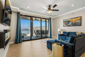 TV, fireplace, offices - New Luxury Unit! Dreamy place on the Lake (Osage Beach)