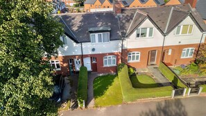 Exterior - FREE parking, LARGE House for Contractors & Families, Sleeps 6, 15mins to City (Manchester)