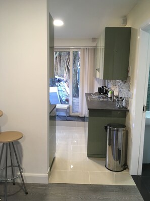 Fridge, microwave, oven, stovetop - Treetops Apartment 3 (Birmingham)
