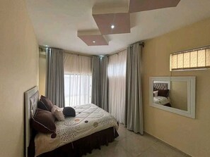 1 slaapkamer, een strijkplank/strijkijzer, internet, beddengoed