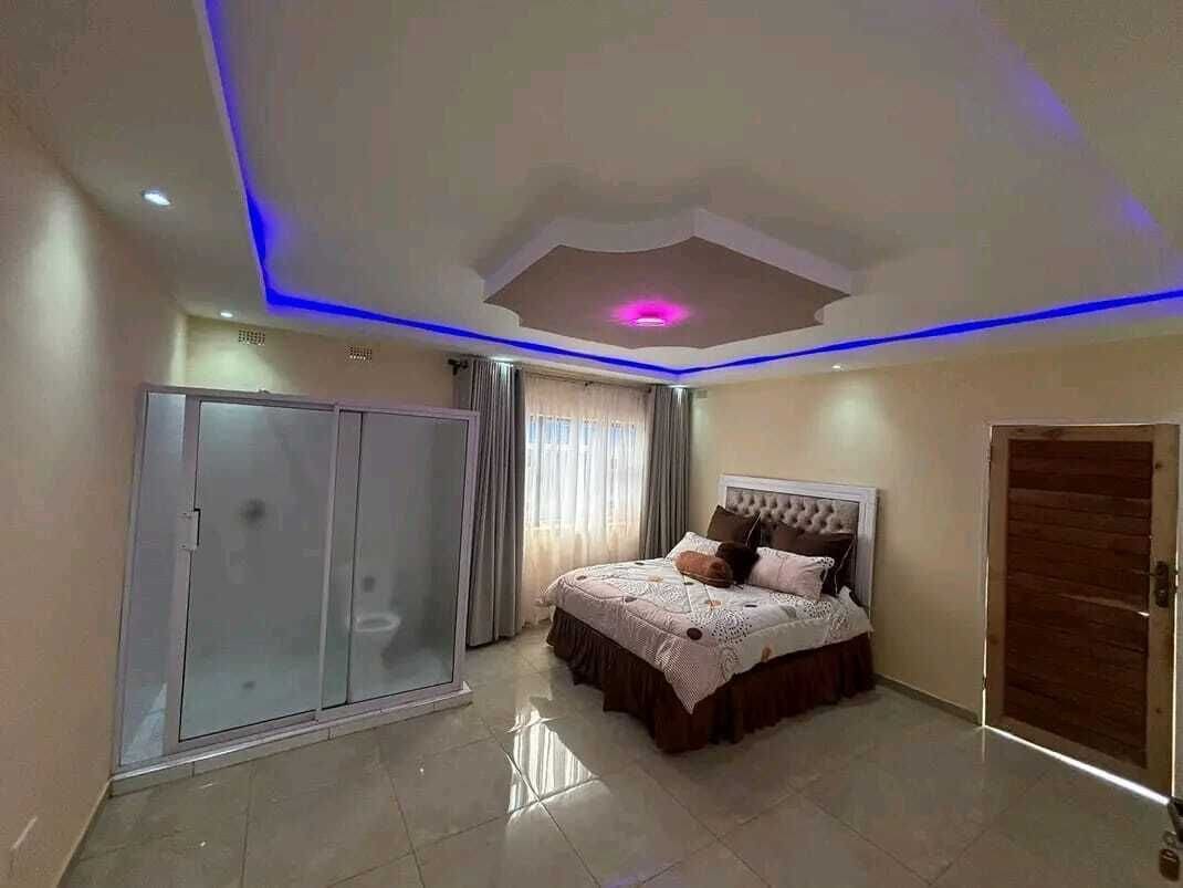 1 多间卧室、熨斗/熨衣板、上网接入、床单