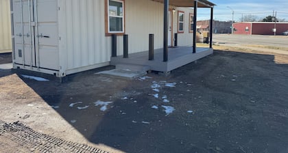 Cozy 1-bedroom lodge in lovely Protection KS with AC