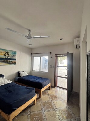 Classic Twin Room, Patio, Courtyard View | Free WiFi - HOSTAL MID GY (Mérida)