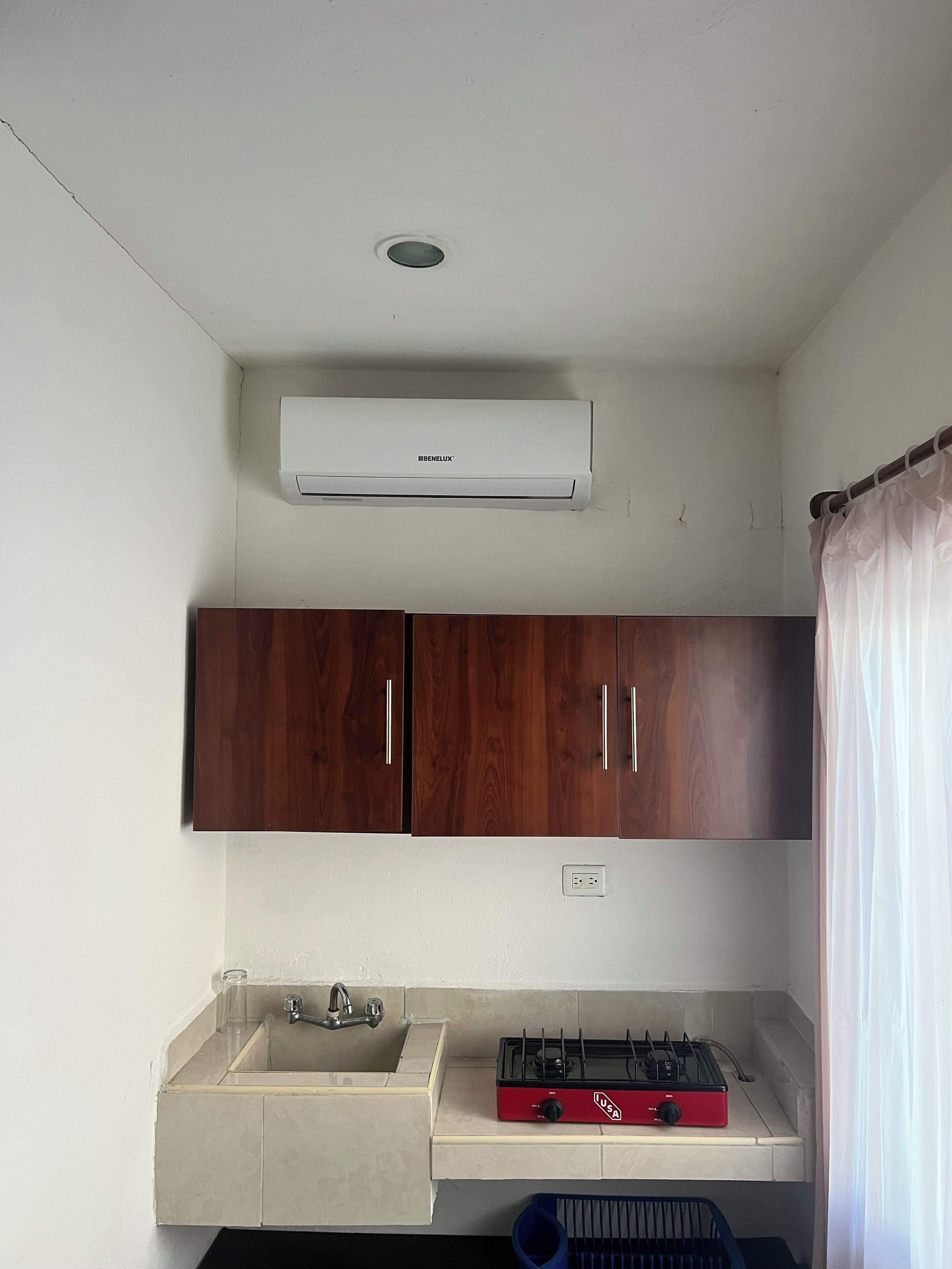 Habitación clásica con 1 cama matrimonial o 2 individuales, patio, vista al patio | Cocina privada