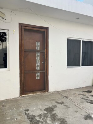 Exterior detail - HOSTAL MID GY (Mérida)