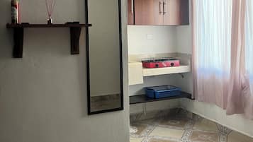 Classic Double or Twin Room, Patio, Courtyard View | Interior