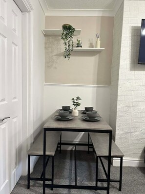 Dining - Comfortable Stay with Free Parking (Moor Row)