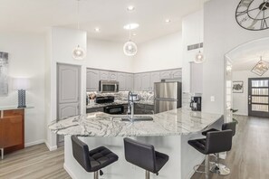 Private kitchen - Perfect 3-bedroom house in "resort-like" Sun Lakes, Arizona (Sun Lakes)