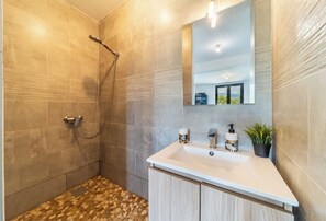 Hair dryer, towels, soap, toilet paper - Villa Rêve Austral (Saint-Pierre)