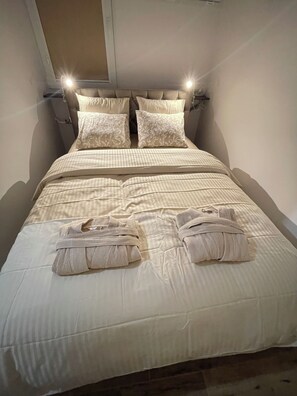 1 bedroom, iron/ironing board, Internet, bed sheets - Top Apartament in Warsaw Center (Warszawa)