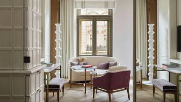 Frette Italian sheets, premium bedding, minibar, in-room safe
