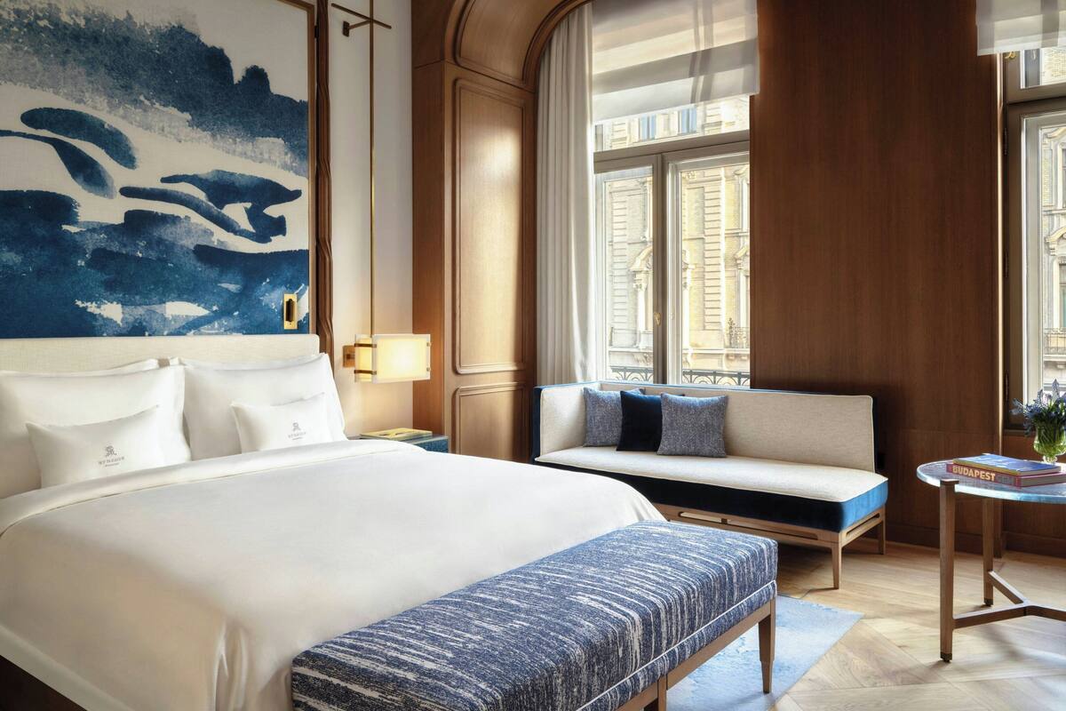 高級客房, 1 張特大雙人床, 城市景 | 意大利 Frette 床單、高級寢具、迷你吧、房內夾萬