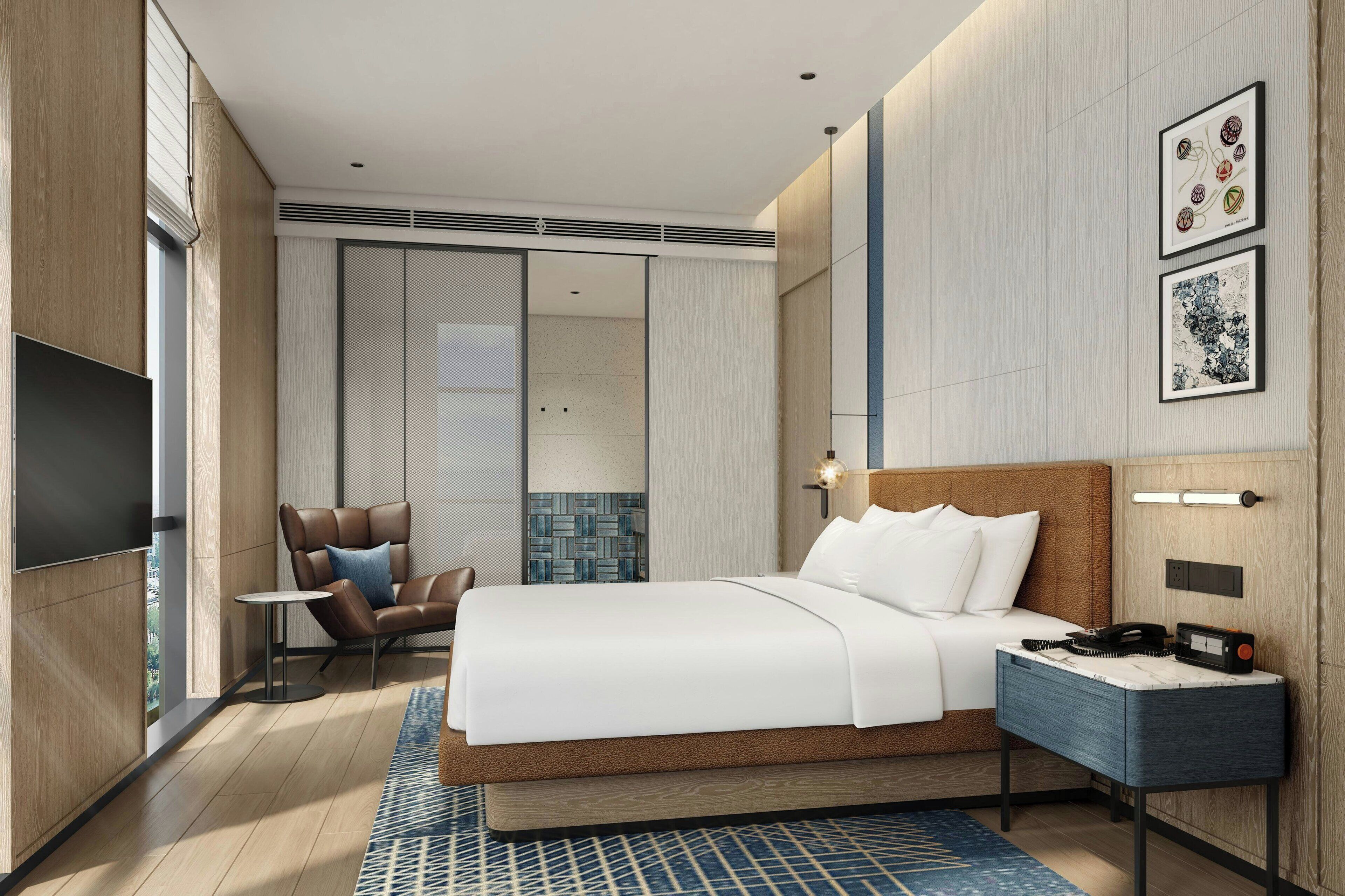 Svit Premium - 1 sovrum - utsikt mot staden | Duntäcken, minibar, värdeförvaringsskåp på rummet och skrivbord