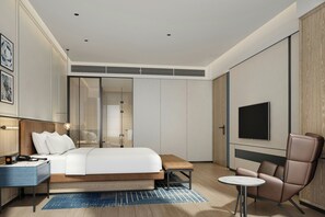 Cubrecamas, minibar, caja de seguridad en la habitación y escritorio 