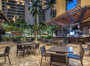 Bar (on property) - Hawaiian Escape - Grand Waikikian- 2 Bedroom Plus with Partial Ocean View (Honolulu)