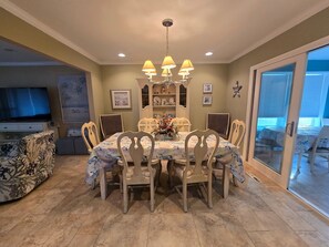 Dining - Book this Family Friendly 3-Bedroom Beach Home Now!!! (Brigantine)