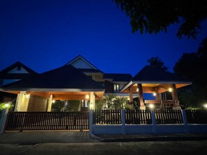 Exterior - Premium Villa Baan Kinlom Chomlay (Hua Hin District)