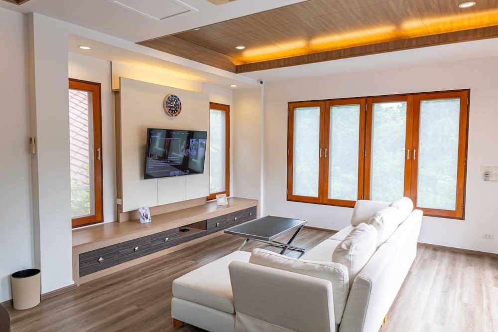 Premium Villa Baan Kinlom Chomlay