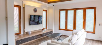 Premium Villa Baan Kinlom Chomlay